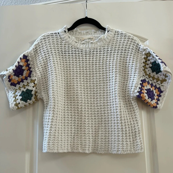 Universal Thread Sweaters - Crocheted short sleeve sweater. Universal Threads. Size small. Soft and comfy